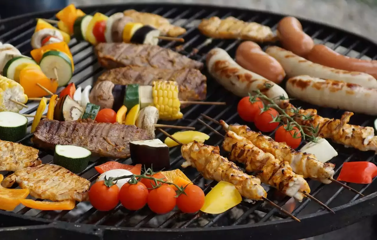 Grilling for a Crowd: Tips for Hosting a Large Barbecue